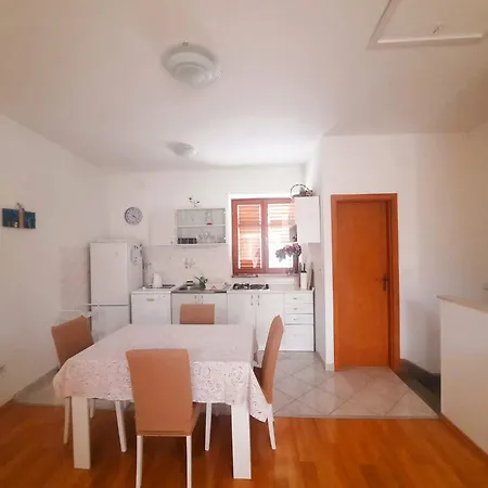 Appartement Klobuka 2 *