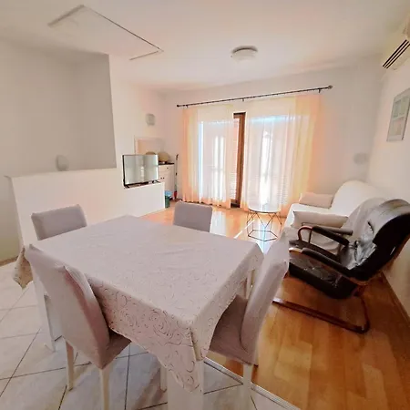 Apartman Klobuka 2 *
